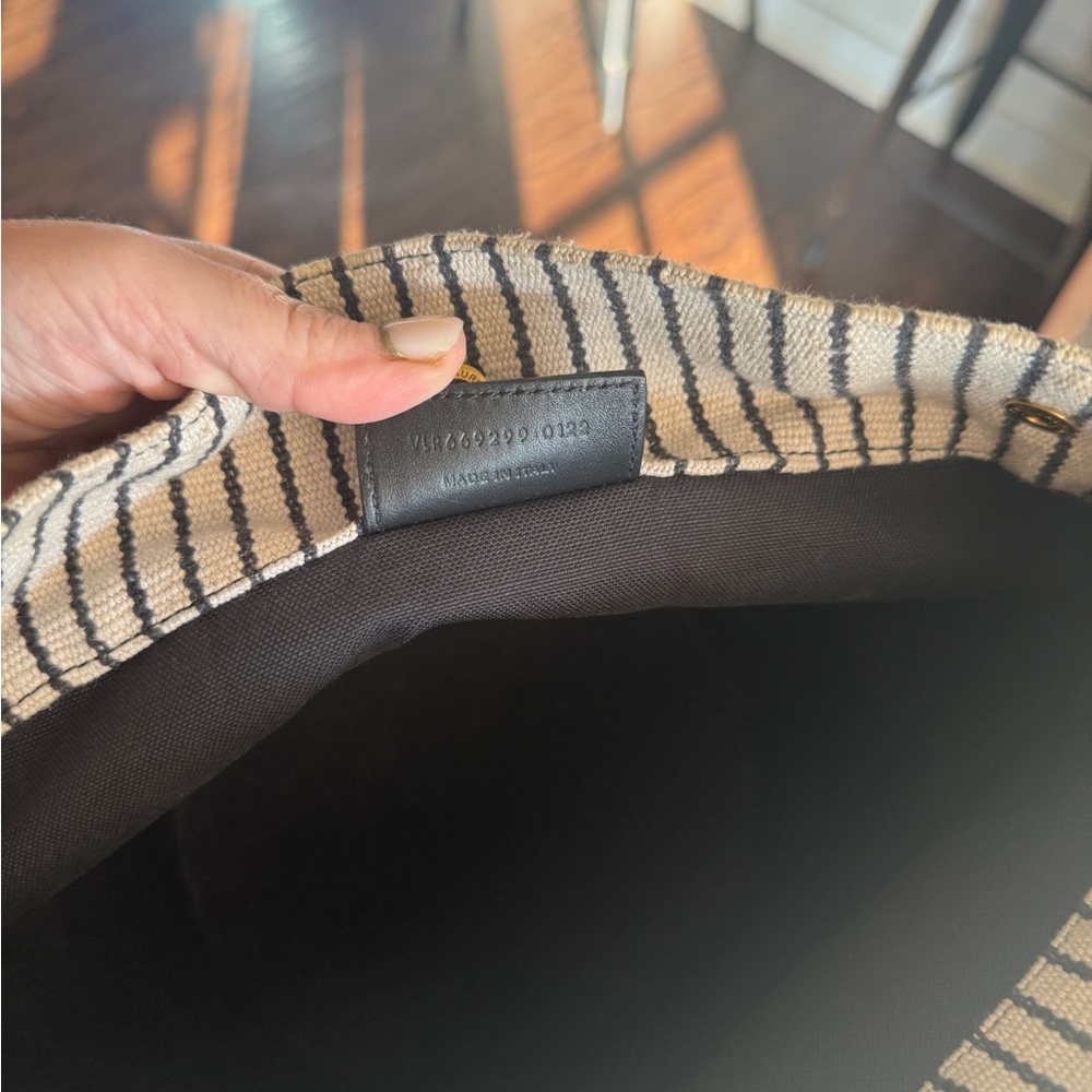 Saint Laurent Bucket Bag - Picture 10 of 11